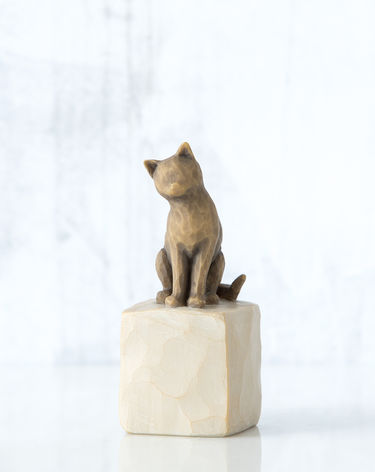 Mother with 3 children and a cat