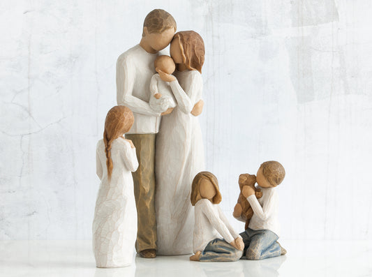 Parents with 4 Children, 2 Girls, 1 Boy, baby and Dog