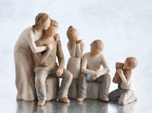 Parents with 3 Children, 2 Boys, 1 Girl and Dog