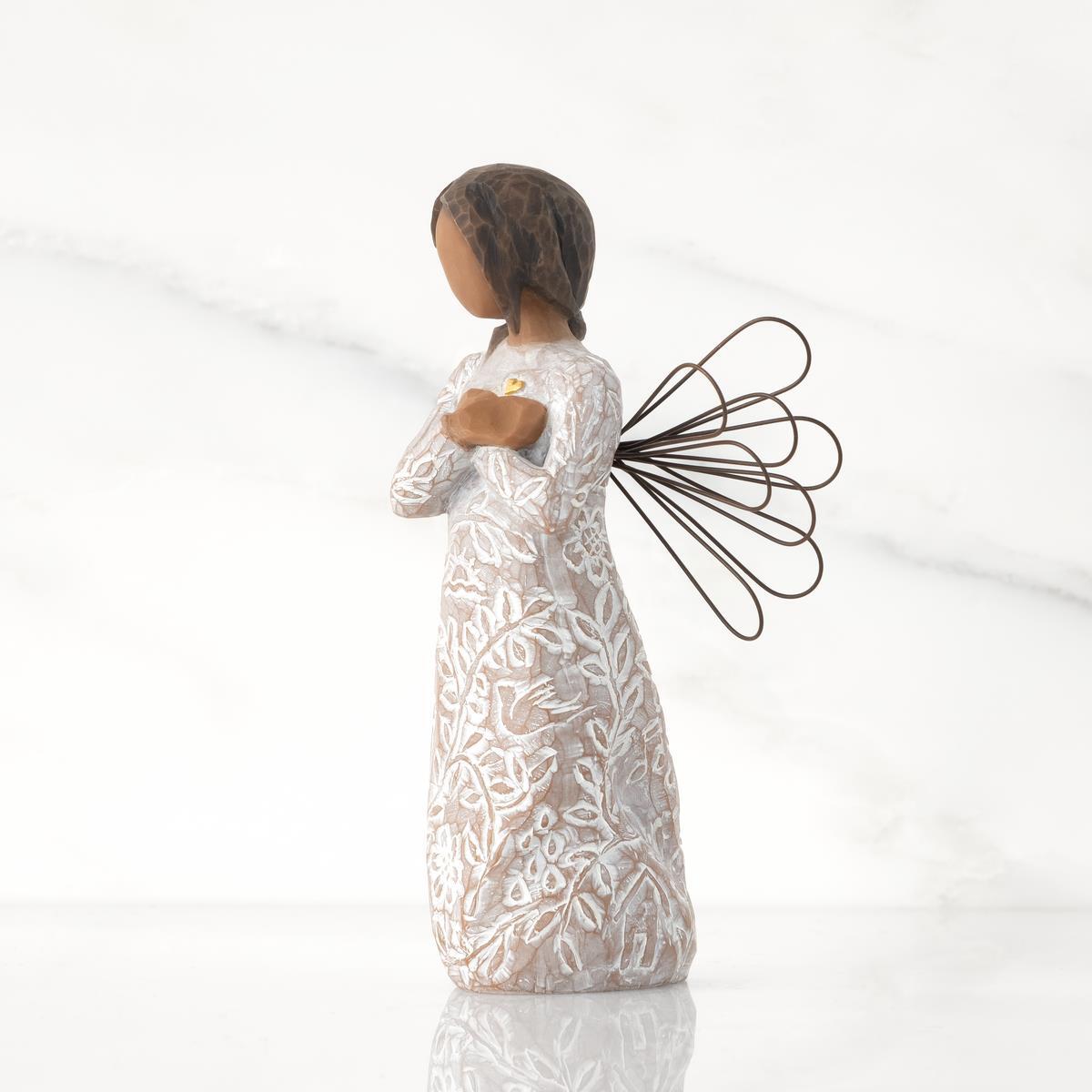 Other_Side_view_of_Willow_Tree_Remembrance_Angel_darker_skin_figurine_holding_a_gold_heart