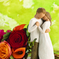 Willow Tree Promise figurine showing couple holding hands